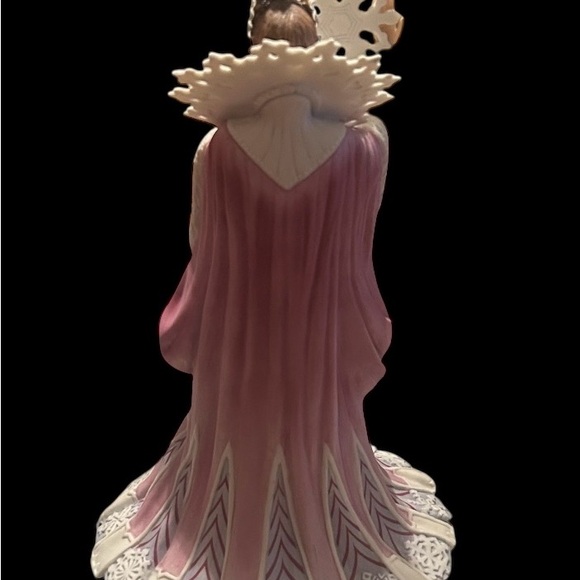 Lenox The Snow Queen. The Legendary Princesses Figure - Picture 3 of 8
